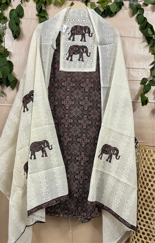 Ajrak Hathi